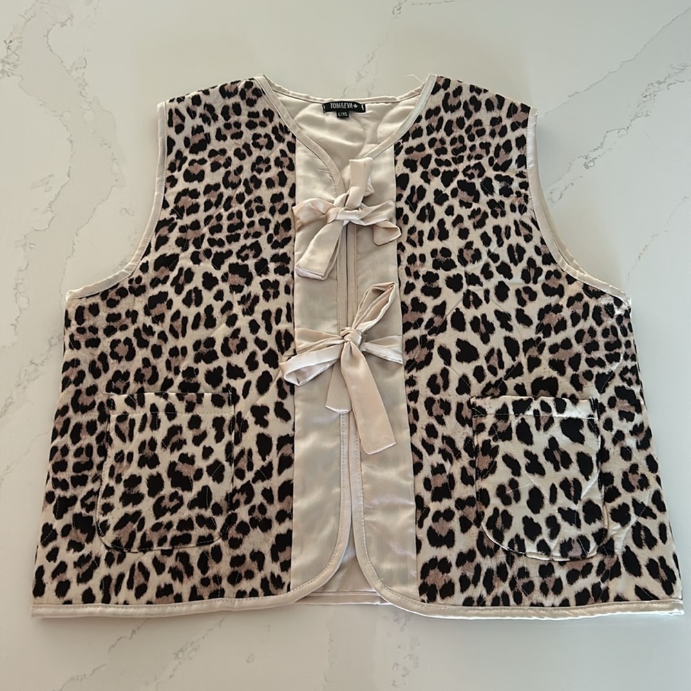 Tom & Eva Leopard Print Padded Quilted Vest with Bow Details Pockets Size L/XL